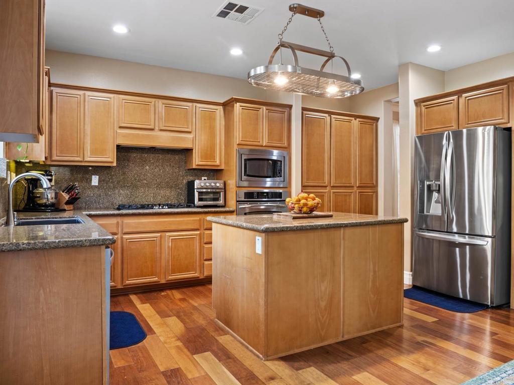 1176 Parkview Dr