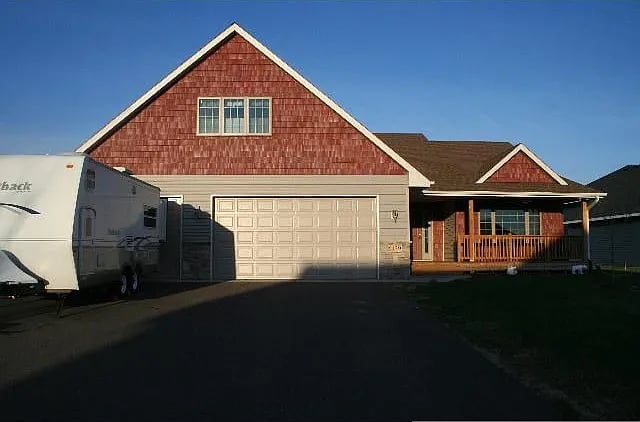 6129 Goodview Trail Ct N