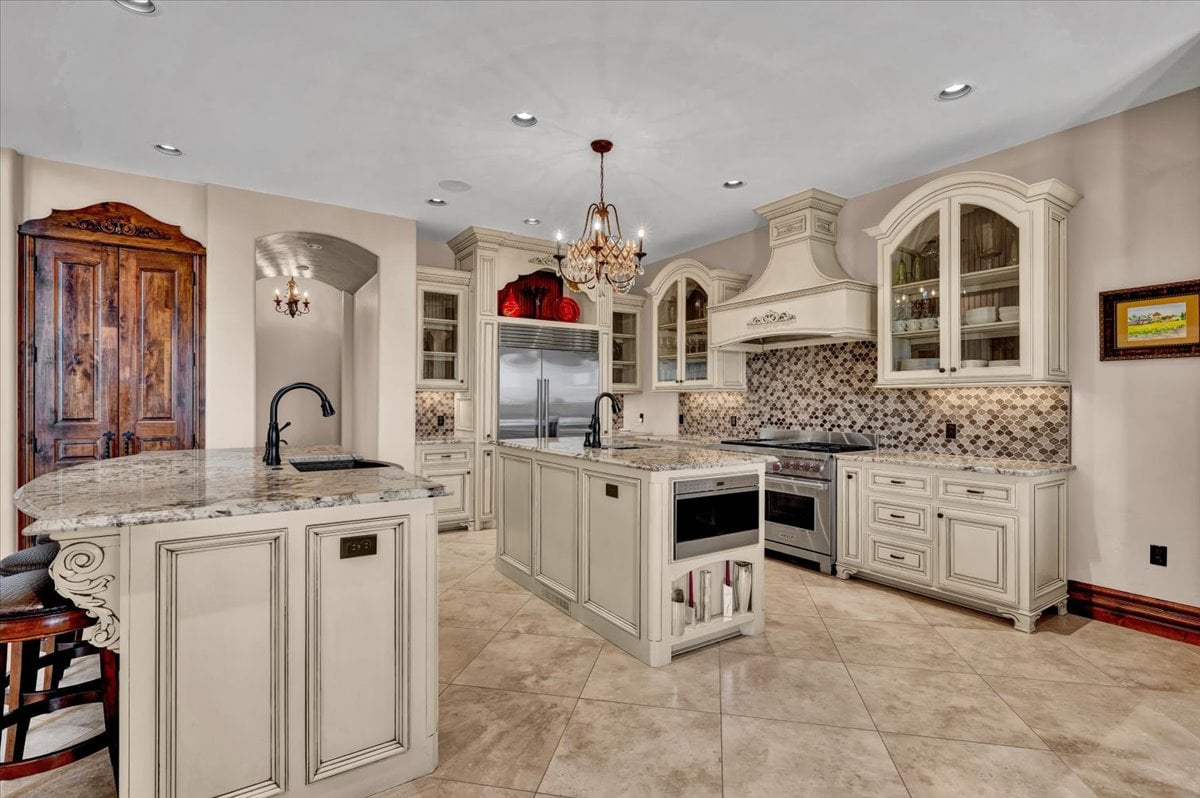 Casa Bella Estate – A Masterpiece of Luxury & Elegance in Mustang, Oklahoma - Wyatt Poindexter - The Agency 