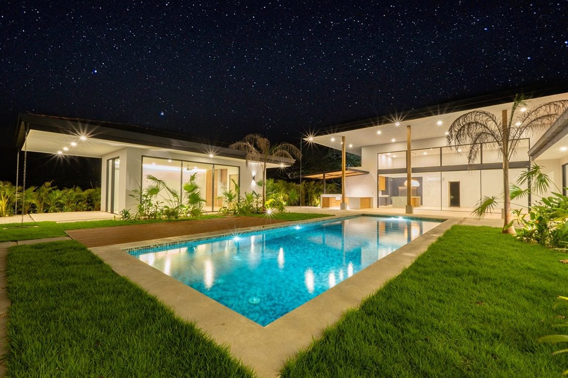 Casa Everly | Luxurious 5-Bedroom Tropical Sanctuary in Hacienda Pinilla, Costa Rica