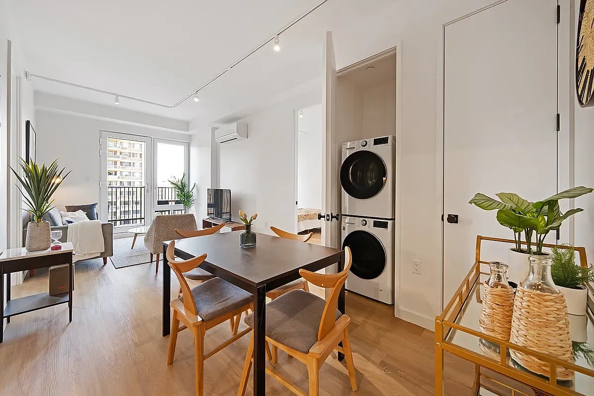 931 Carroll Street 1206