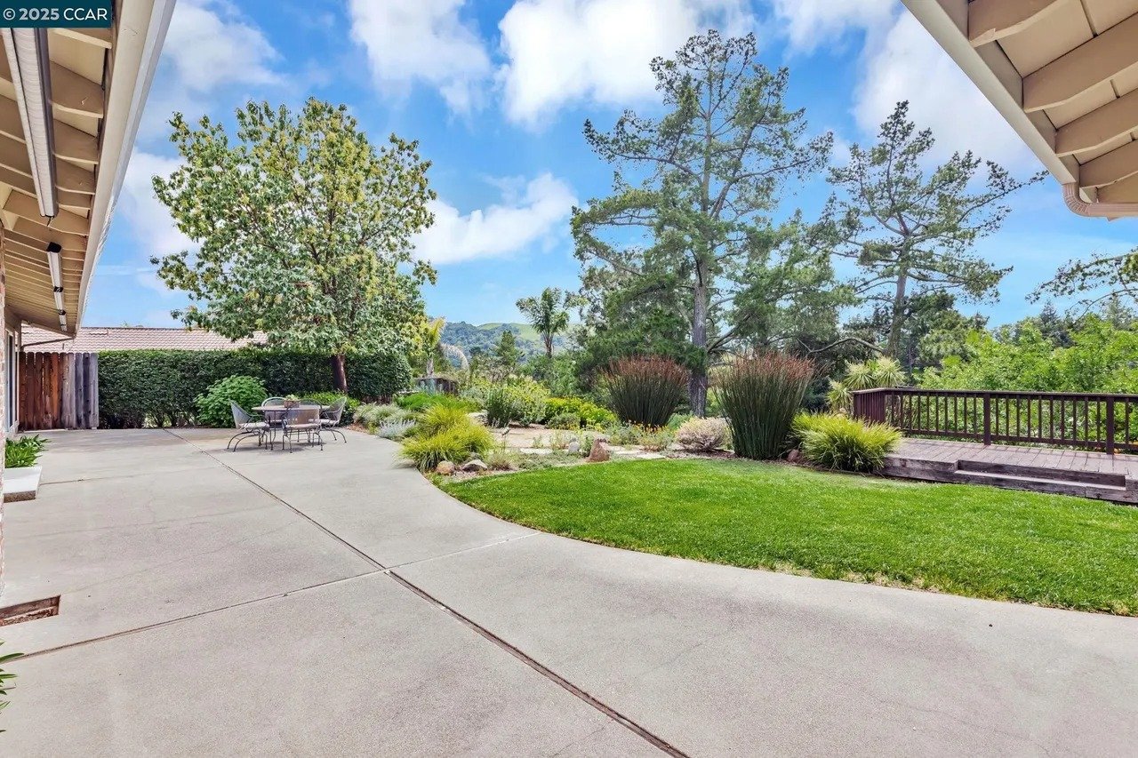 372 Birchwood Dr