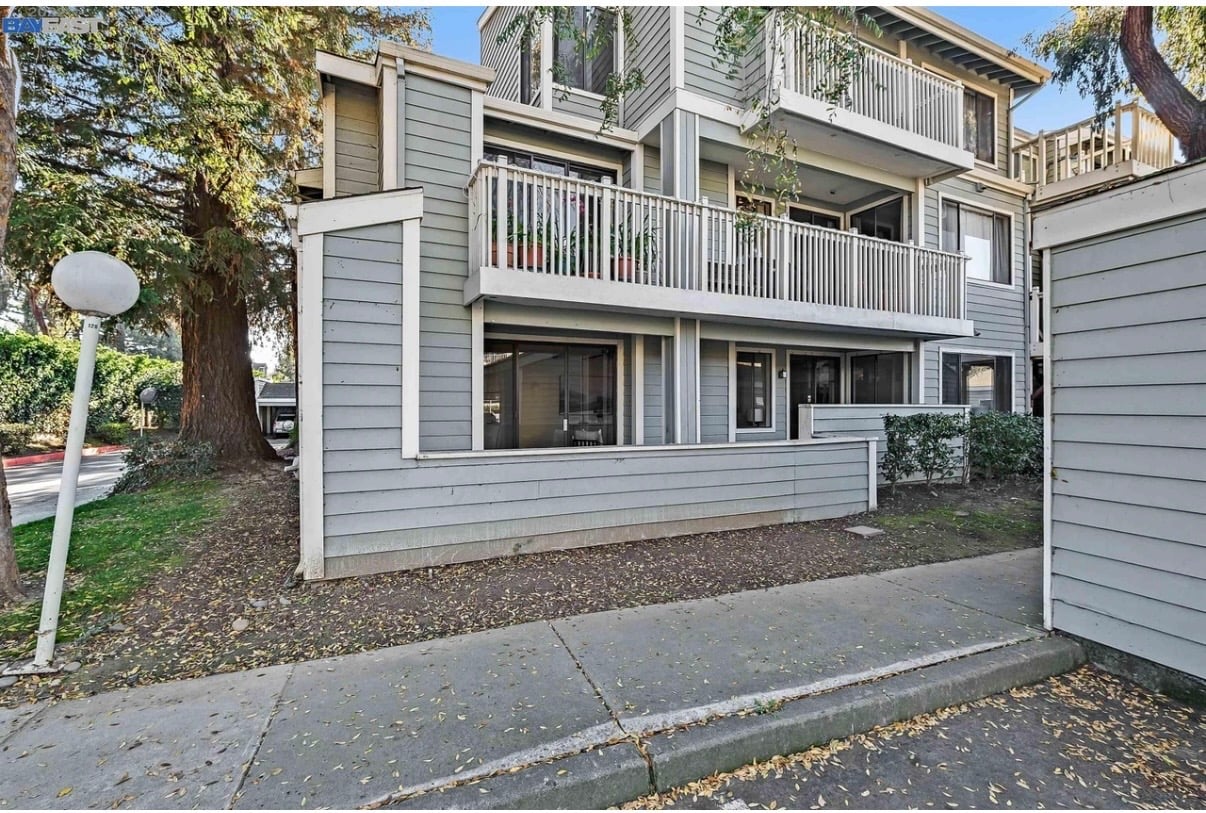 3550 Buttonwood Ter #111