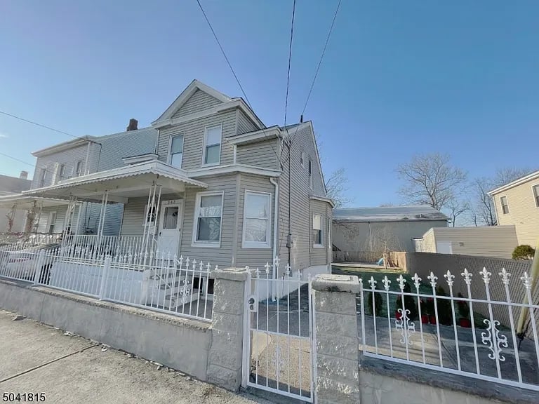343 W Clinton St