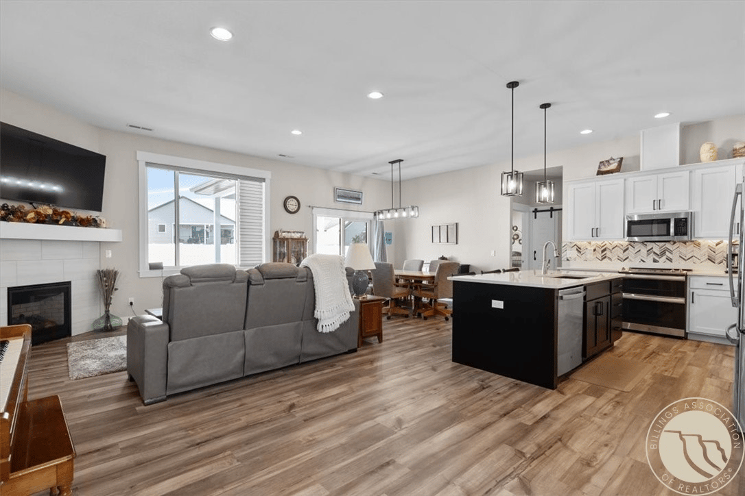 3110 Falcon Cir