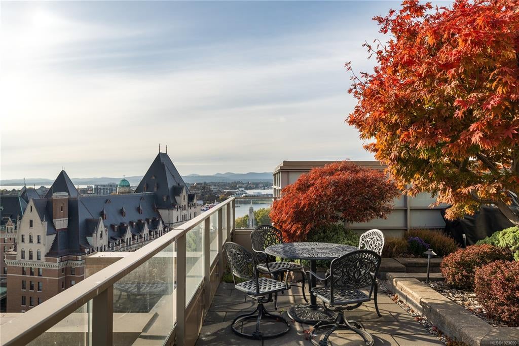 1406 - 707 Courtney St