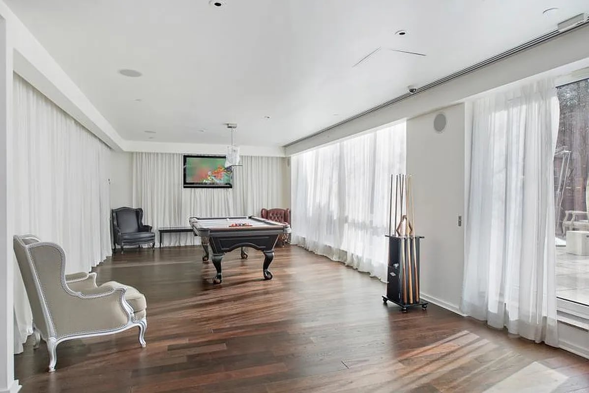 340 East 23rd Street 16E