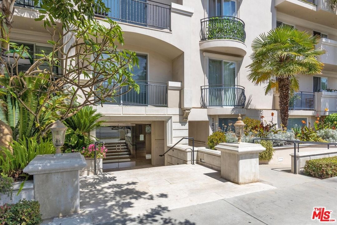 1450 S Beverly Dr #404