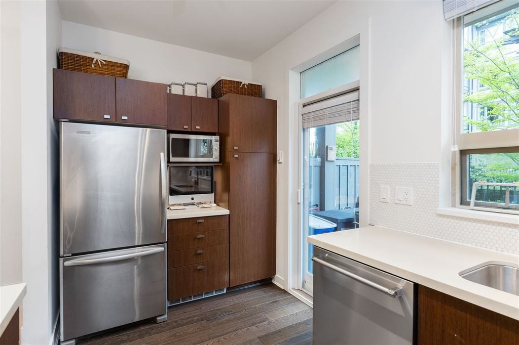 780 E 29th Ave