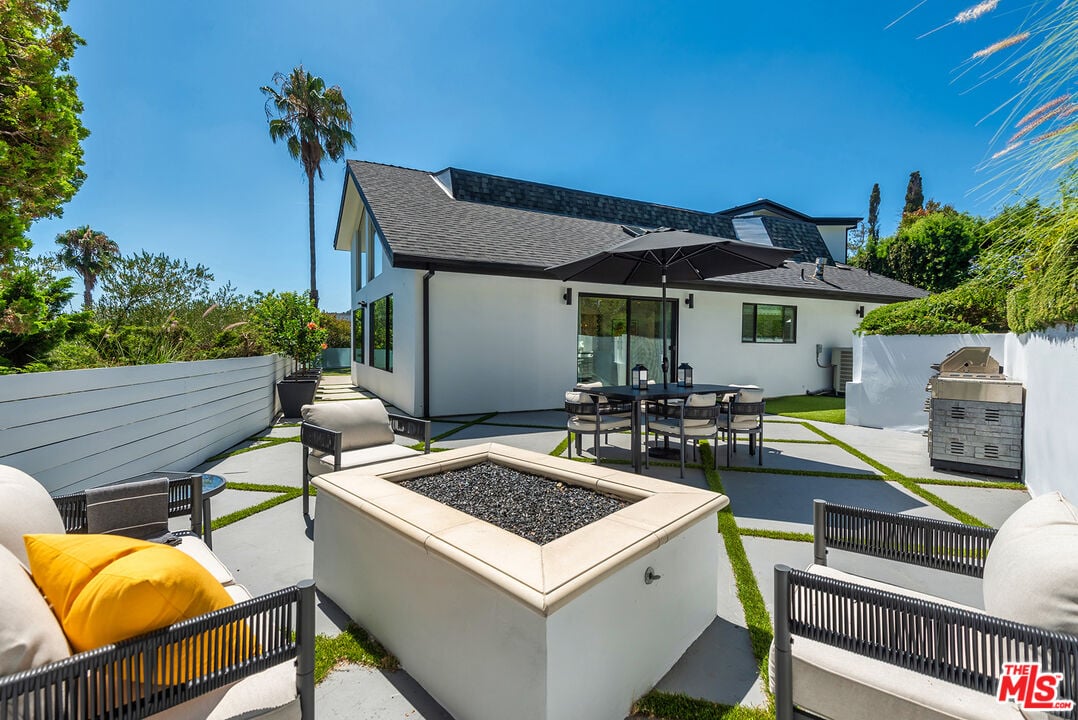 Mount Olympus Dr, 90046