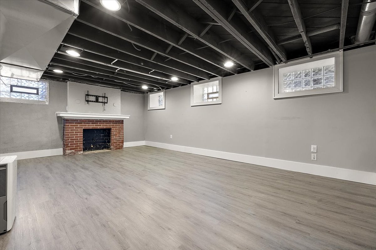 18214 Parkside Street