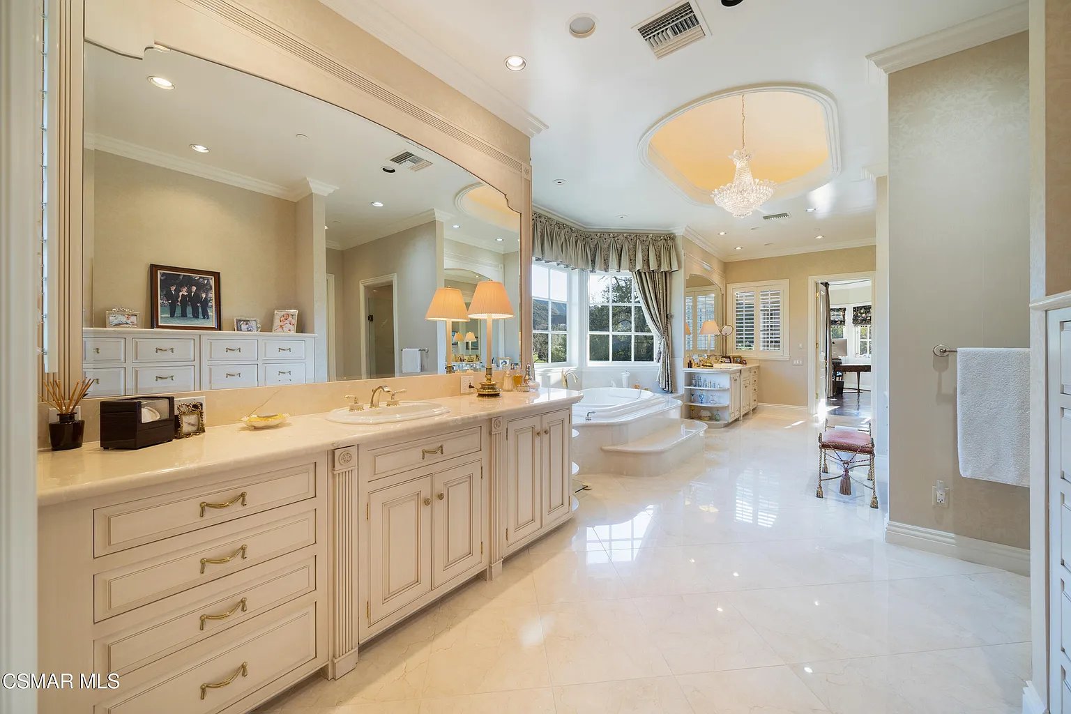 240 W Stafford Rd