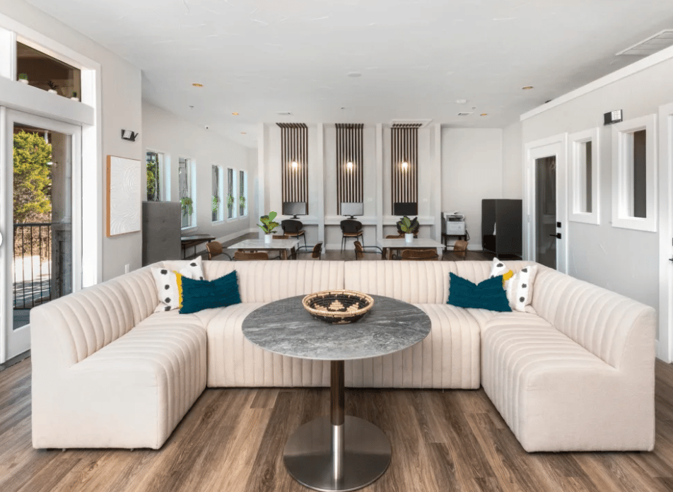 Lease Today and Enjoy 6 WEEKS FREE!