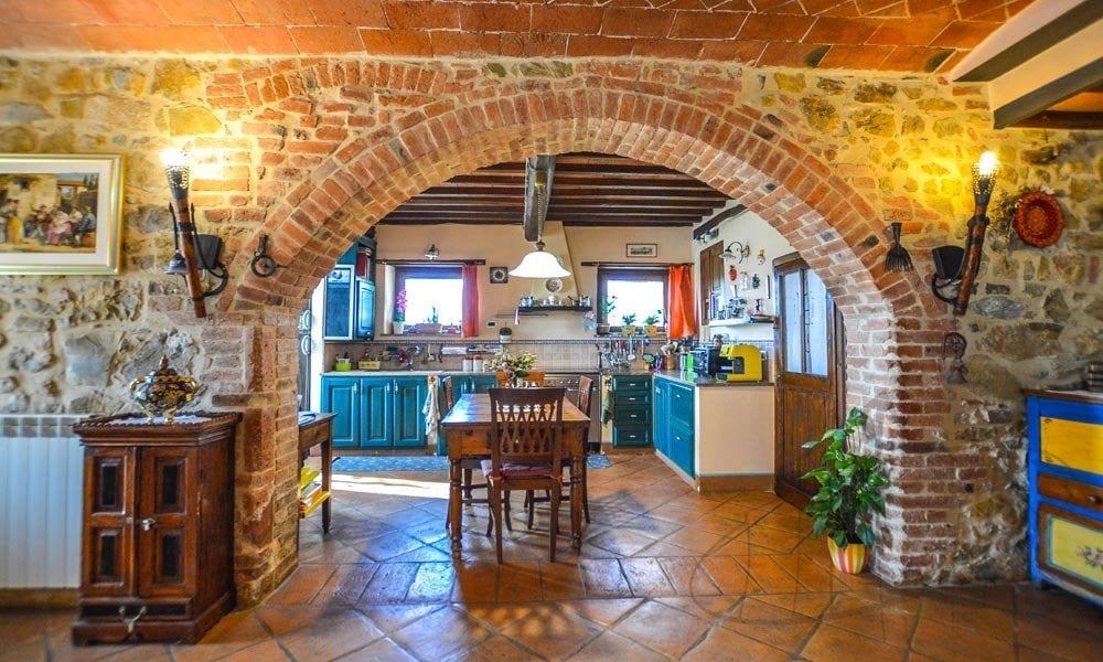 19th Century Farmhouse Near Lake Trasimeno