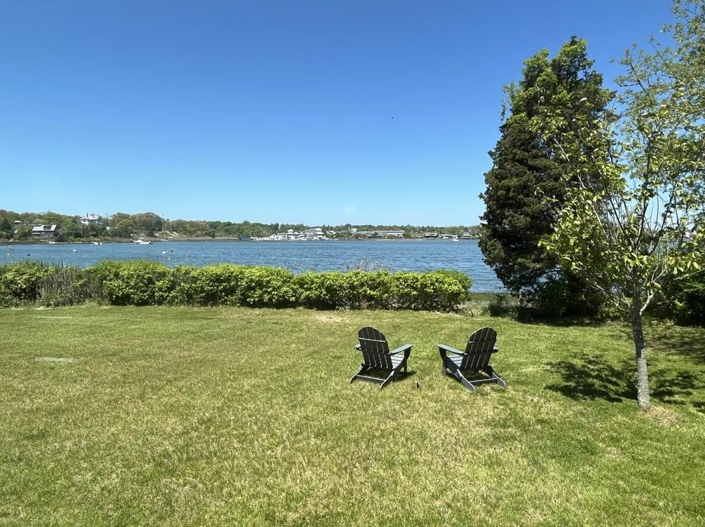 72 Hines Point
