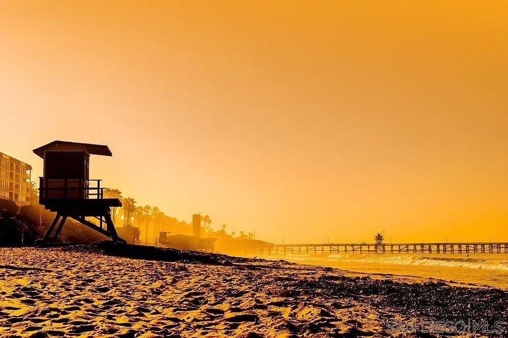 2241 Avenida Salvador