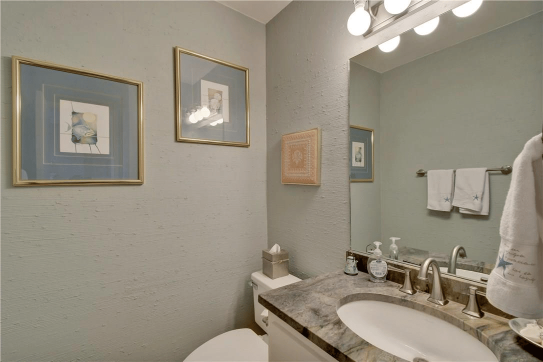 411 North Horseshoe Blvd