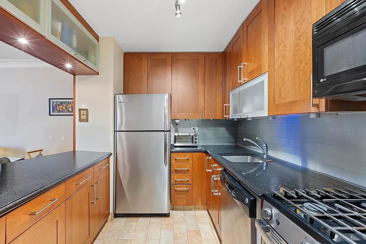 510 E 80th St, Apt 4D
