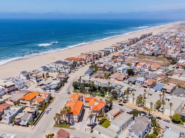 Wide sandy coastline and oceanfront residences in Mandalay Shores Oxnard California