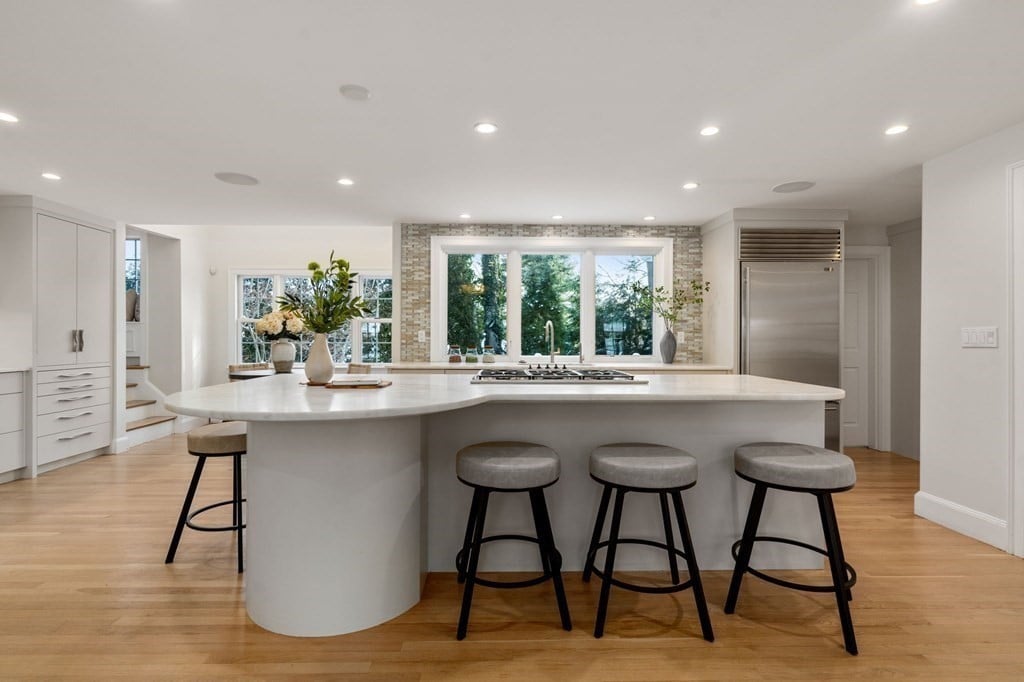 8 Lincoln Cir