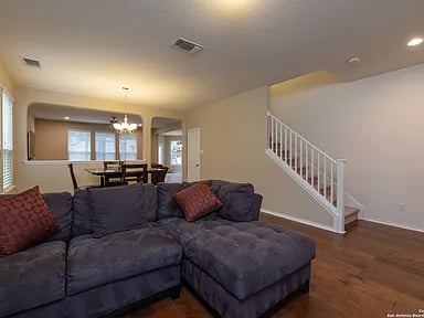 4527 Berry Grv