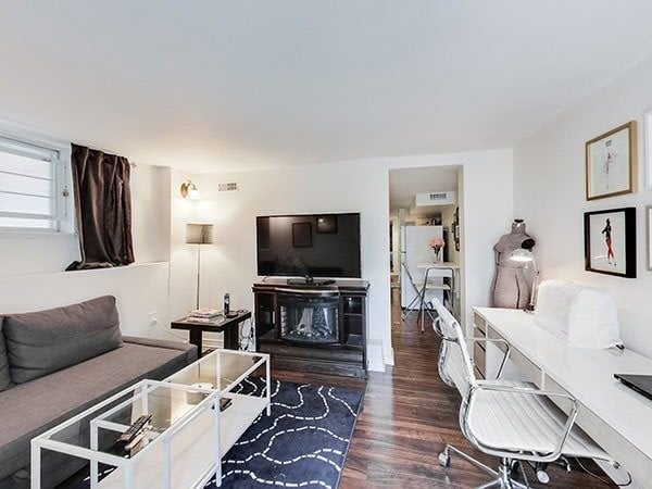 39 Pendrith Street Lower, Toronto W02 Unit: Lower