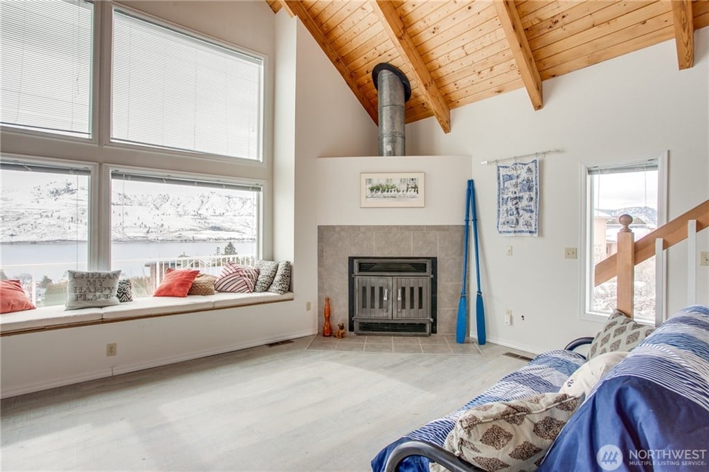 207 Riviera Dr