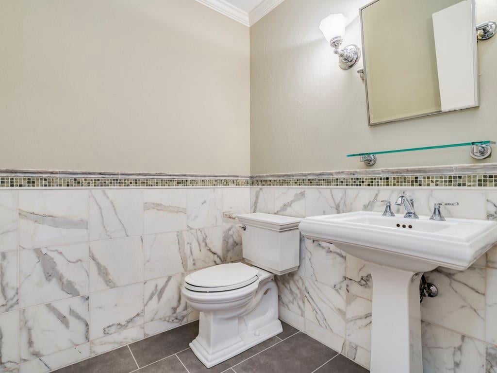 404 Almarion DR
