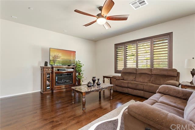 24769 Coldwater Cyn