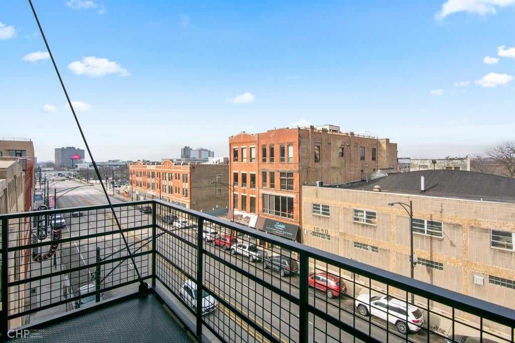 West Loop Loft: 1645 Ogden Ave, #420