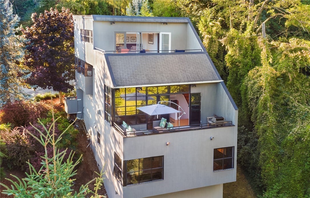 1546 Madrona Dr