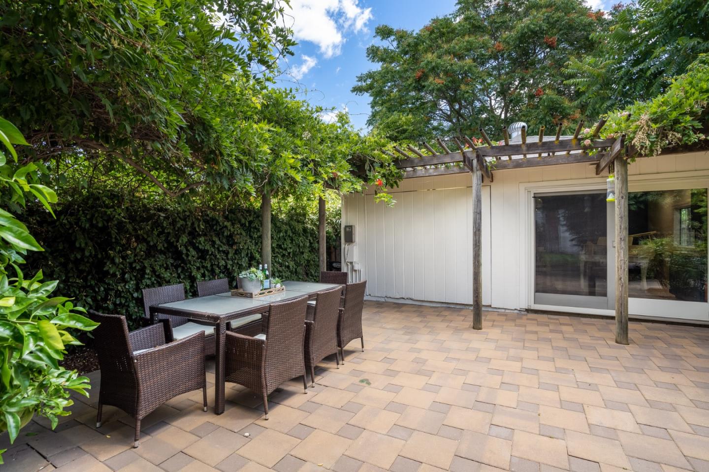15720 Loma Vista Ave, Los Gatos, CA 95032-3637
