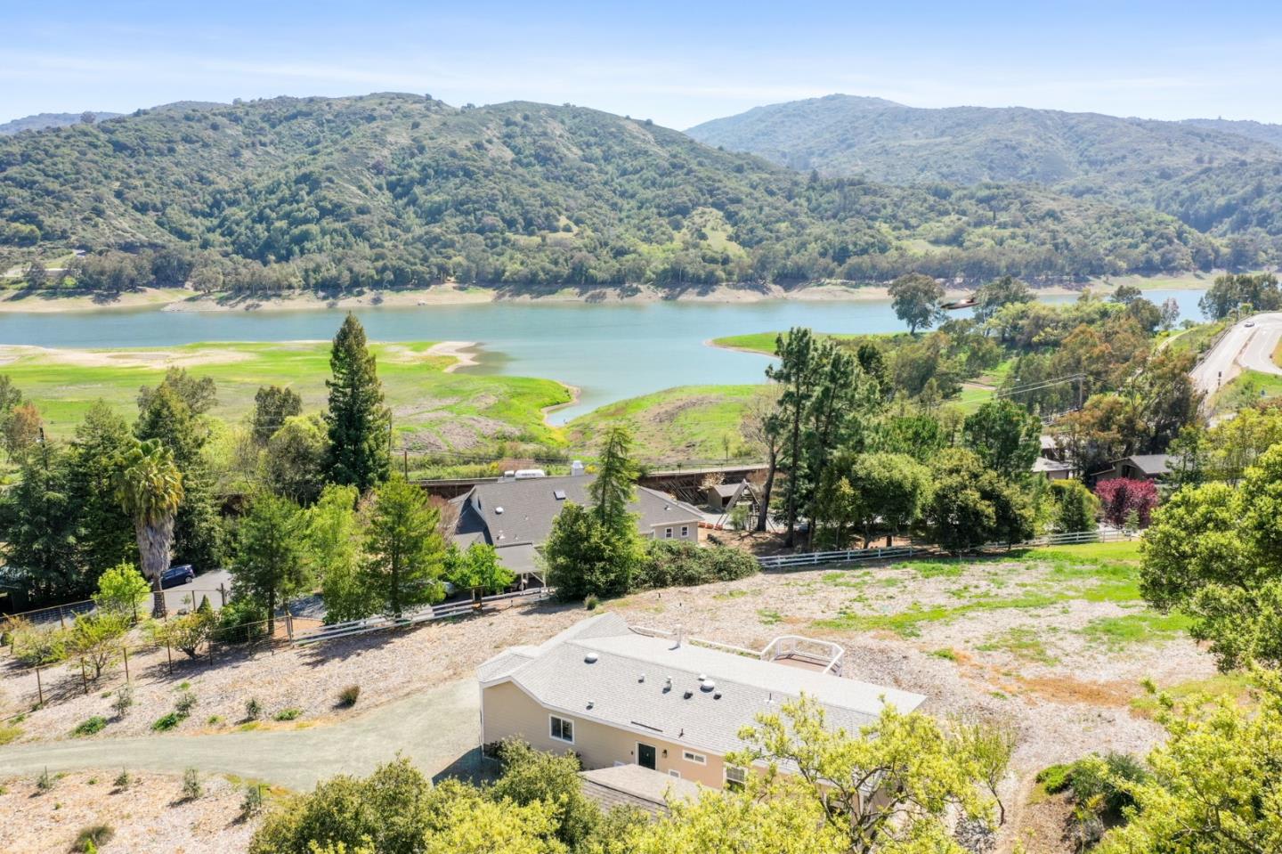 18260 Lakeview Ct Los Gatos, CA 95033