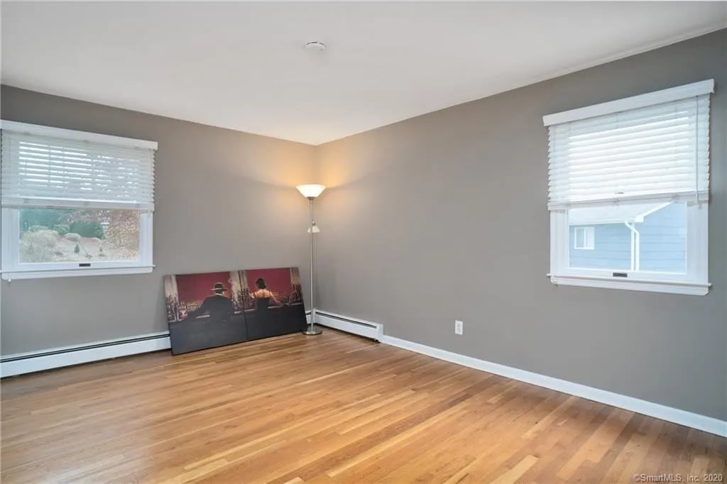 28 Surrey Dr, Norwalk