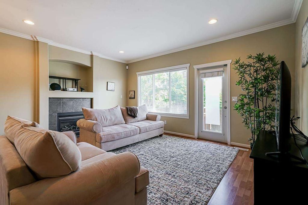18938 70 Ave
