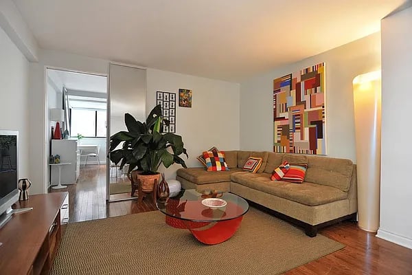 142 East 16th Street Unit: 8C