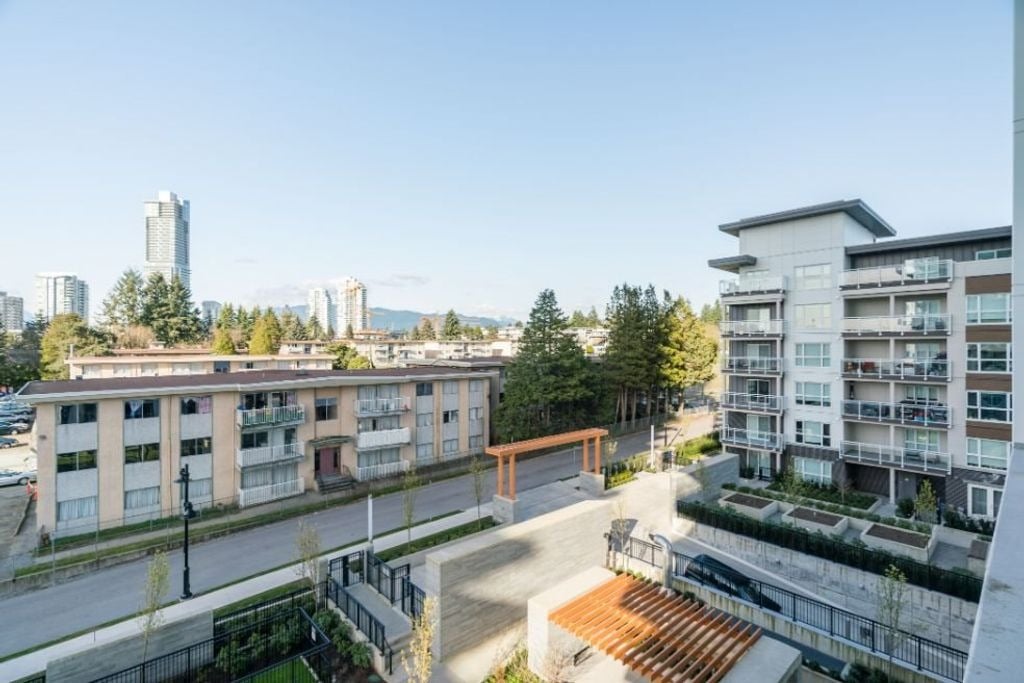 525 Foster Ave, #405