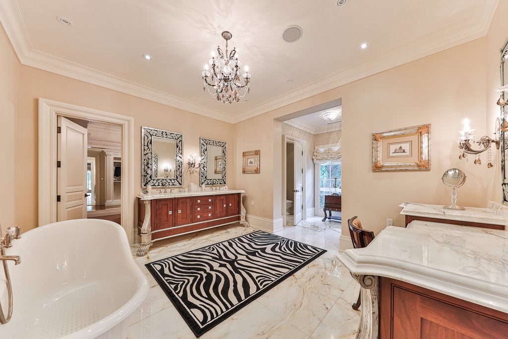 489 Lakeshore Road East