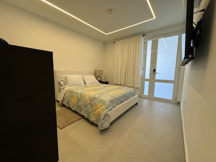 Beach House Apt 6 • Cozy Studio + Terrace Access - Airbnb