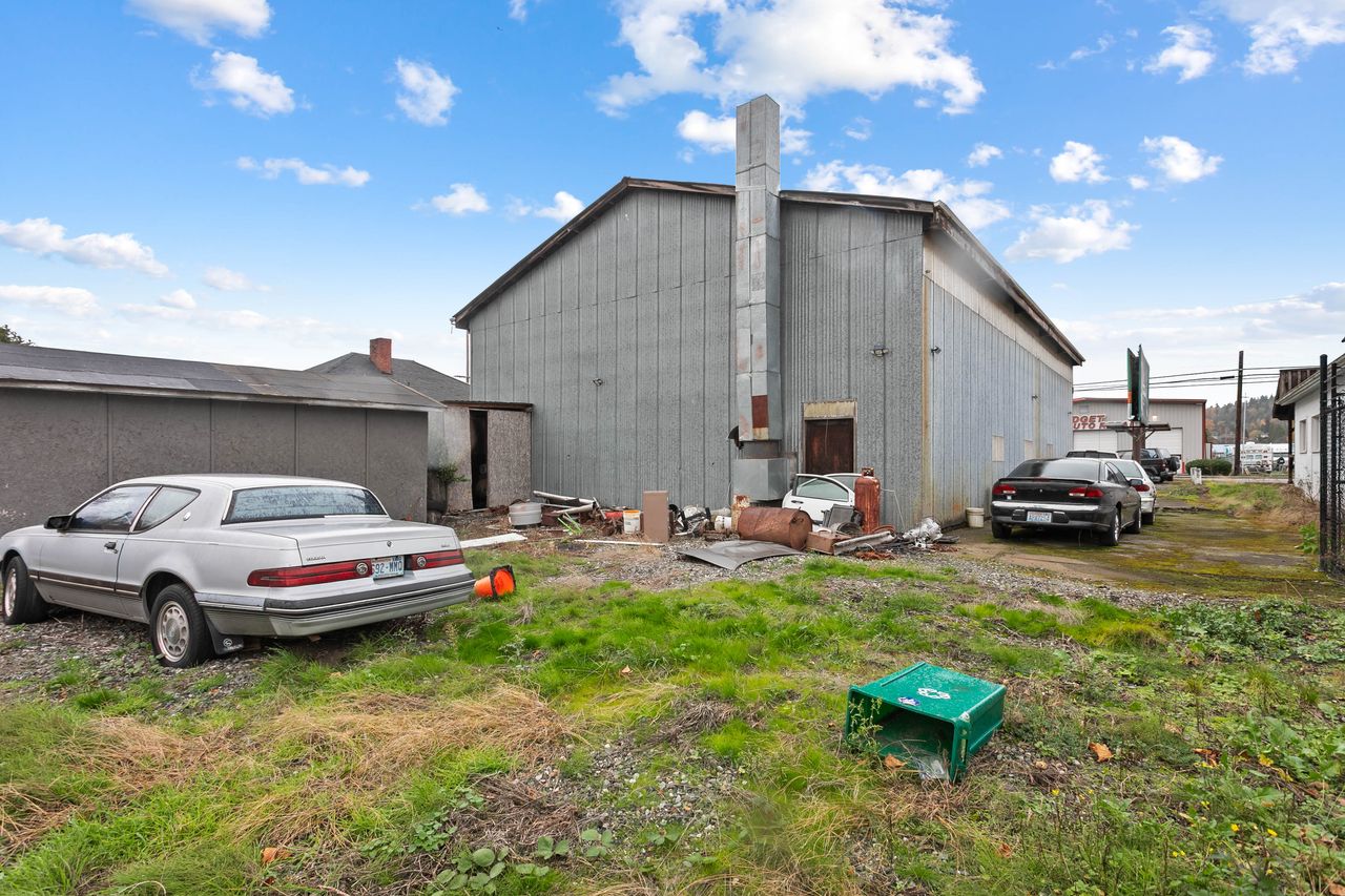 2401–2407 Old Hwy 99 S