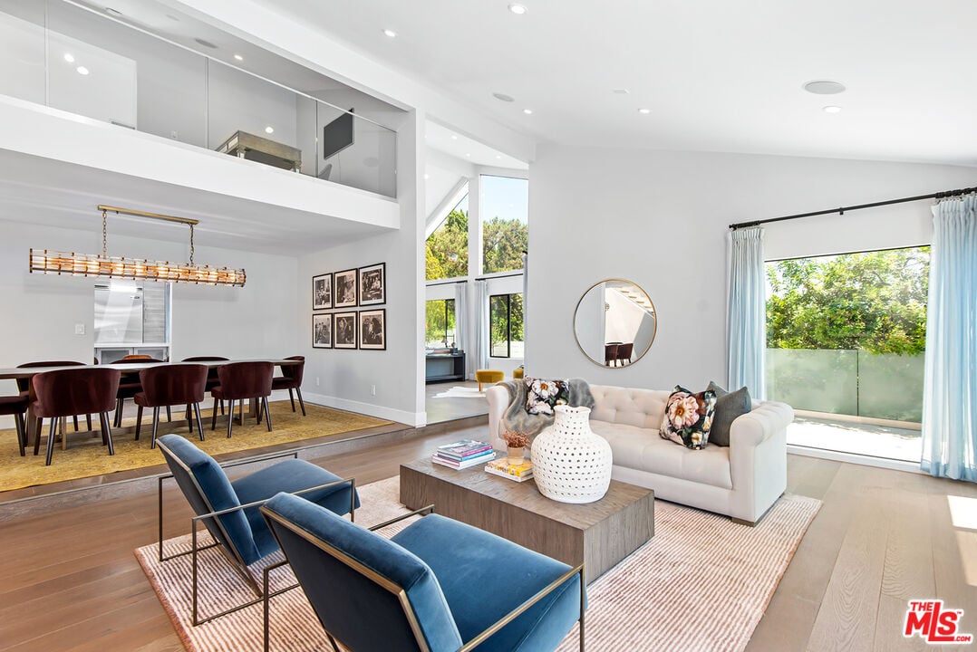 Mount Olympus Dr, 90046