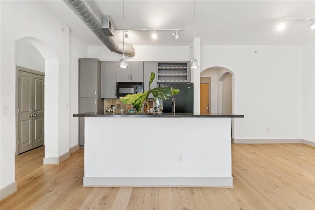 1901 Post Oak Blvd #2203