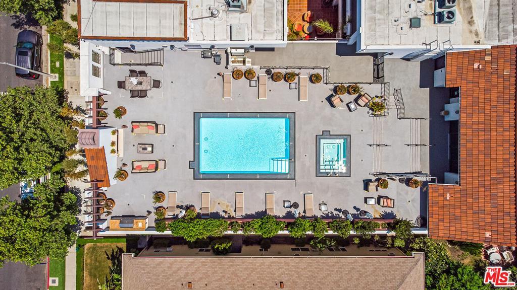 10648 Woodbridge 106, Toluca Lake