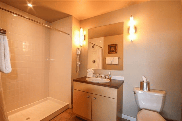 2220 W Woodin Ave., #405 