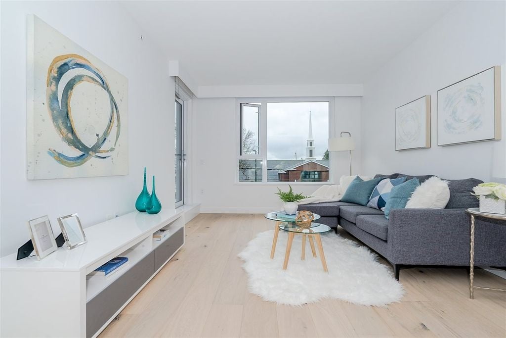 5693 Elizabeth St, #203