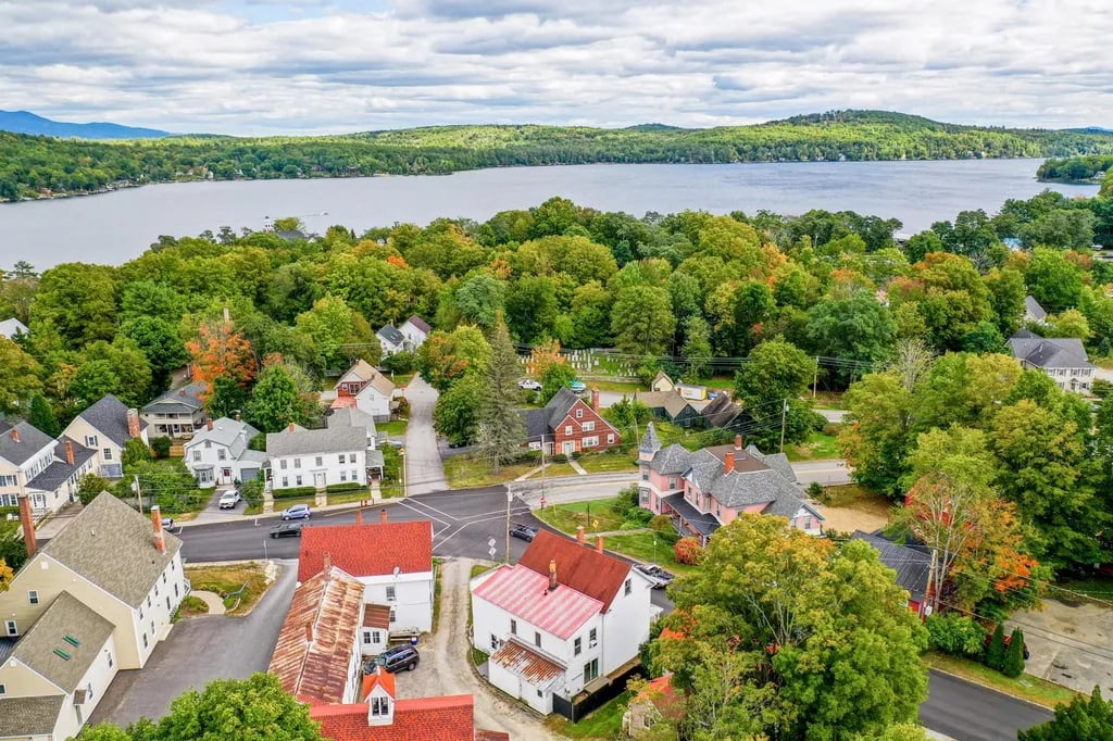 1 Waukewan St