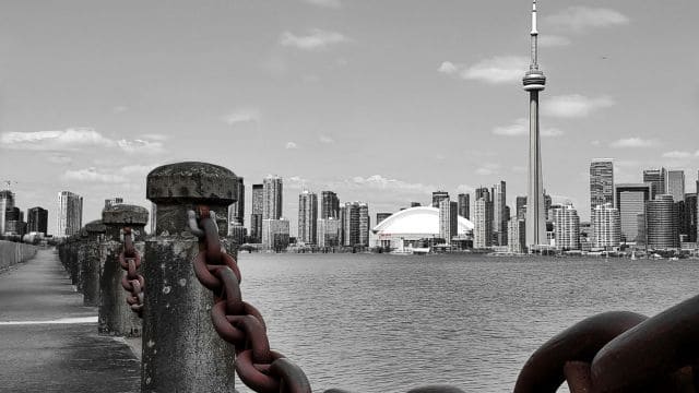 Toronto Real Estate Agents 2025: A Booming Career or Risky Bet?
