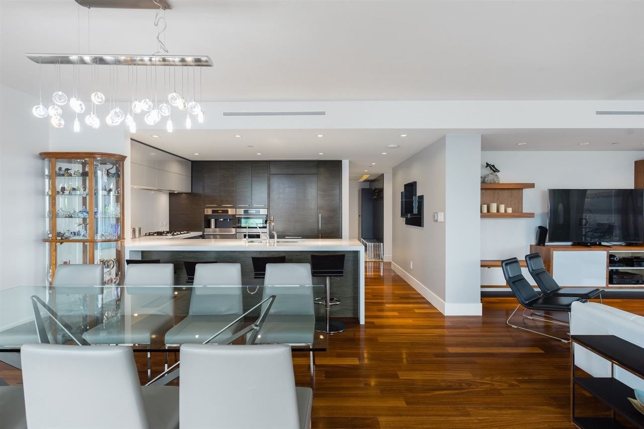 667 Howe St, #3904
