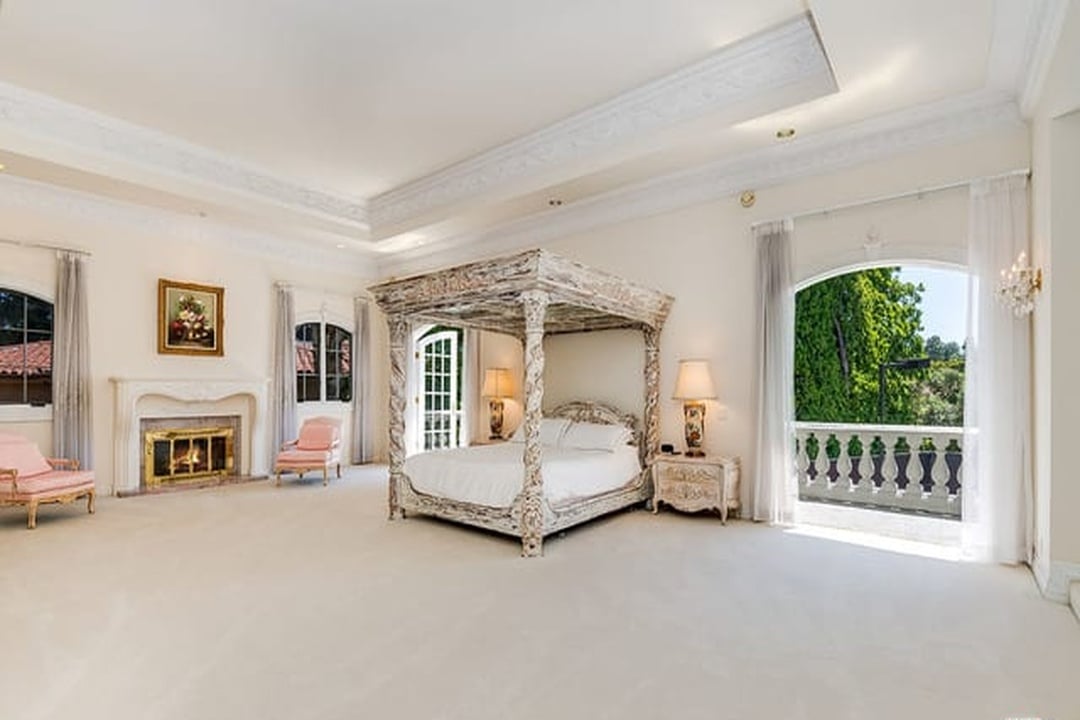 Manor Paradise