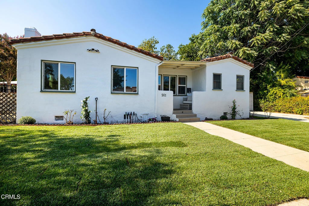901 Mountain View Ter